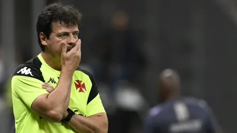 Diniz no comando do Vasco durante o clássico. Foto: Mateus Bonomi/AGIF