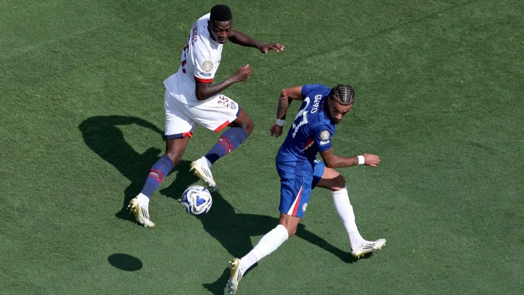 EAST RUTHERFORD, NEW JERSEY – JULY 13: Malo Gusto #27 of Chelsea FC battles for possession with Nuno Mendes #25 of Paris Saint-Germain during the FIFA Club World Cup 2025 Final match between Chelsea FC and Paris Saint-Germain at MetLife Stadium on July 13, 2025 in East Rutherford, New Jersey. (Photo by Al Bello/Getty Images)
