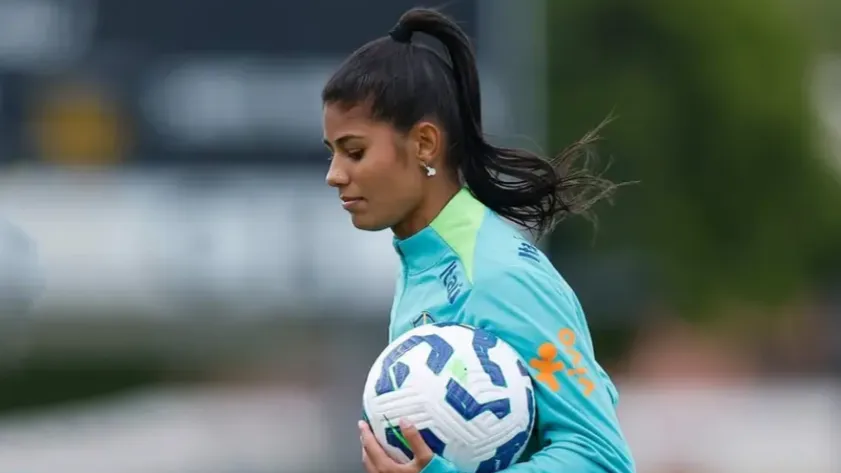 Kaká, jogadora do São Paulo, durante treino da Seleção. (Foto: Rafael Ribeiro/CBF)