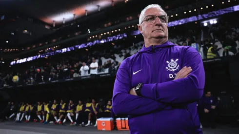 Dorival Jr. técnico do Corinthians durante partida contra o Bragantino - Foto: Ettore Chiereguini/AGIF