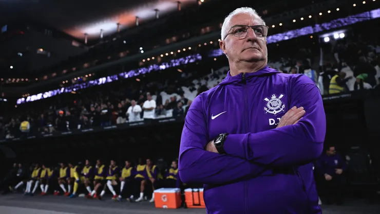 Dorival Jr. técnico do Corinthians durante partida contra o Bragantino - Foto: Ettore Chiereguini/AGIF