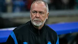 Mano Menezes, técnico do Grêmio, durante partida contra o Cruzeiro no estadio Mineirao pelo campeonato Brasileiro A 2025. Foto: Fernando Moreno/AGIF
