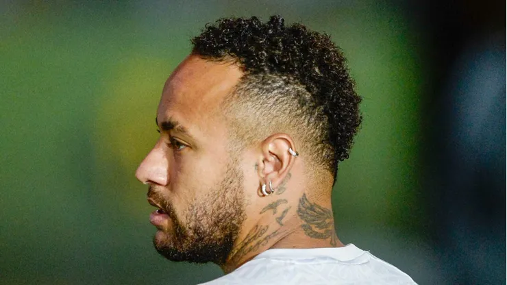 BA - SALVADOR - 25/05/2025 - BRASILEIRO A 2025, VITORIA X SANTOS - Neymar jogador do Santos durante aquecimento antes da partida contra o Vitoria no estadio Barradao pelo campeonato Brasileiro A 2025.