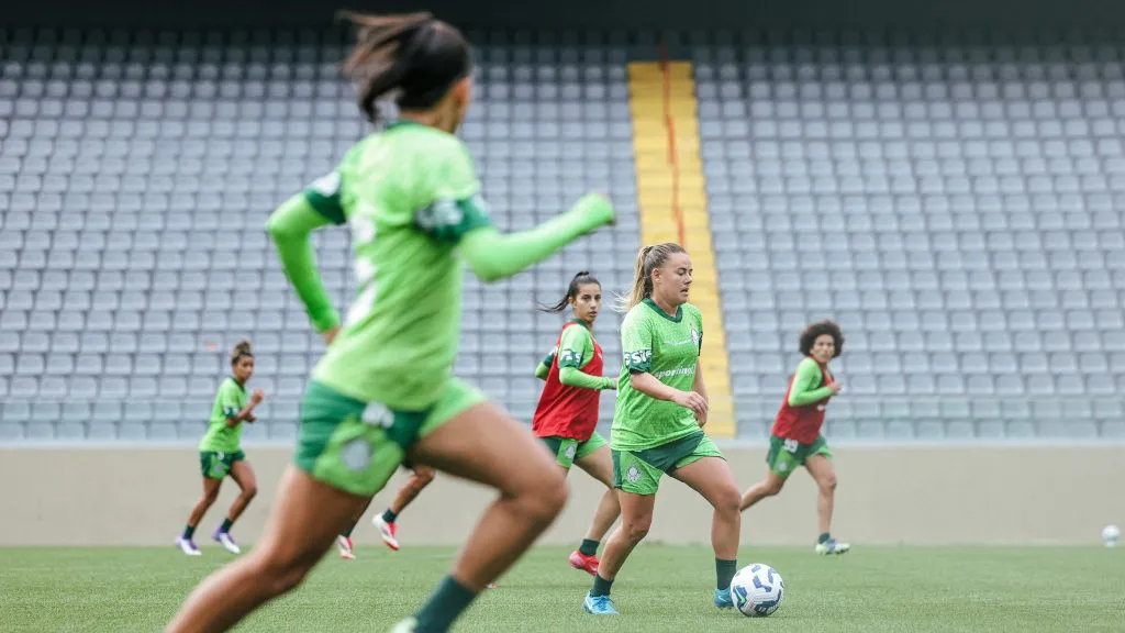 Jogadoras do Palmeiras em treinamento