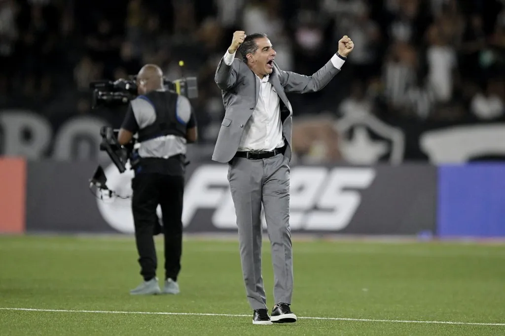 Renato Paiva manda a inidireta sobre John Textor – Foto: Alexandre Loureiro/AGIF