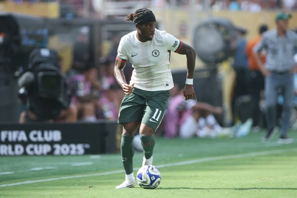 EAST RUTHERFORD, NEW JERSEY – JULY 08: Noni Madueke #11 of Chelsea FC controls the ball during the FIFA Club World Cup 2025 semi-final match between Fluminense FC and Chelsea FC at MetLife Stadium on July 08, 2025 in East Rutherford, New Jersey. (Photo by Alex Grimm/Getty Images)