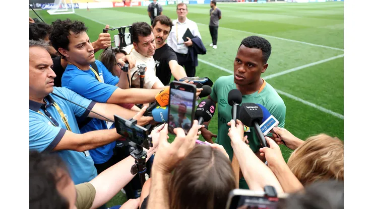 EAST RUTHERFORD, NEW JERSEY - JULY 07: Jhon Arias #21 of Fluminense FC speaks to the media during a Fluminense FC Training Session ahead of their FIFA Club World Cup 2025 Semi-Final match between Fluminense FC and Chelsea FC at MetLife Stadium on July 07, 2025 in East Rutherford, New Jersey. (Photo by Dan Mullan/Getty Images)