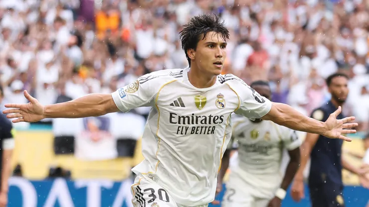 MIAMI GARDENS, FLORIDA - JULY 01: Gonzalo Garcia #30 of Real Madrid C.F. celebrates scoring his team's first goal during the FIFA Club World Cup 2025 round of 16 match between Real Madrid CF and Juventus FC at Hard Rock Stadium on July 01, 2025 in Miami Gardens, Florida. (Photo by Megan Briggs/Getty Images)