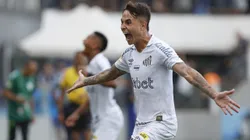 SANTOS, BRAZIL - APRIL 24: Vinicius Zanocelo of Santos celebrates after scoring the second goal of his team during the match between Santos and América MG as part of Brasileirao Series A 2022 at Urbano Caldeira Stadium (Vila Belmiro) on April 24, 2022 in Santos, Brazil. (Photo by Ricardo Moreira/Getty Images)
