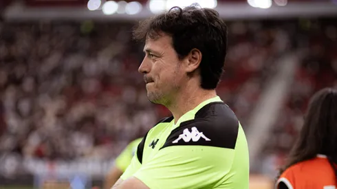 Fernando Diniz, técnico do Vasco, durante partida contra o Botafogo, pelo Brasileirão Betano. Foto: Mateus Dutra/AGIF.
