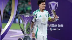 JEDDAH, SAUDI ARABIA - MAY 03: Roberto Firmino of Al-Ahli Saudi pose for a photo with the player of the match trophy during the AFC Champions League Elite Final between Al Ahli and Kawasaki Frontale at the King Abdullah Sports City Hall Stadium on May 03, 2025 in Jeddah, Saudi Arabia. (Photo by Yasser Bakhsh/Getty Images)