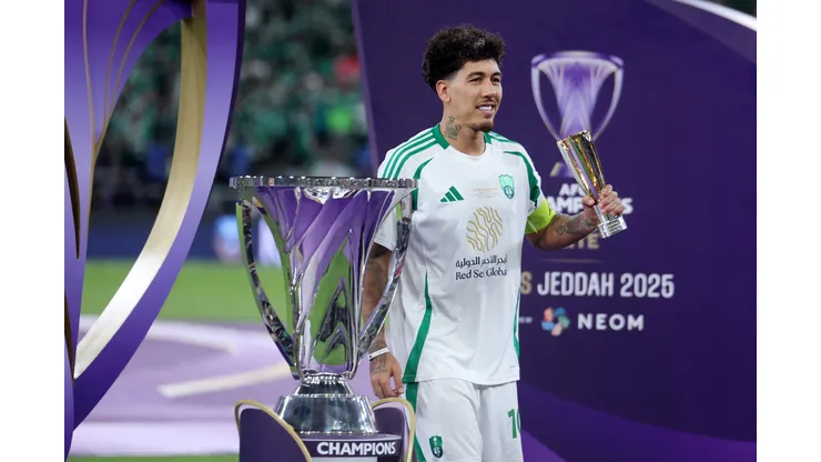 JEDDAH, SAUDI ARABIA - MAY 03: Roberto Firmino of Al-Ahli Saudi pose for a photo with the player of the match trophy during the AFC Champions League Elite Final between Al Ahli and Kawasaki Frontale at the King Abdullah Sports City Hall Stadium on May 03, 2025 in Jeddah, Saudi Arabia. (Photo by Yasser Bakhsh/Getty Images)