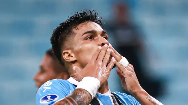 Foto: Maxi Franzoi/AGIF – Arezo fez 36 jogos no Imortal e marcou seis gols.