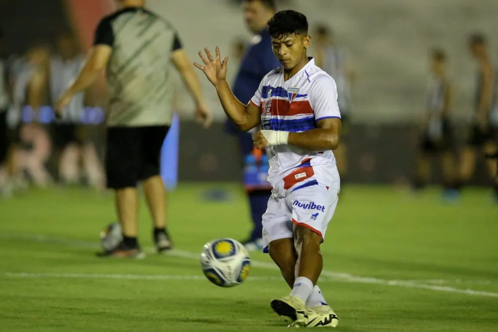 PB – JOAO PESSOA – 07/03/2024 – COPA DO NORDESTE 2024, BOTAFOGO-PB X FORTALEZA – Kervin Andrade jogador do Fortaleza durante a partida contra o Botafogo-PB, pela Copa do Nordeste 2024, no estadio do Almeidao em Joao Pessoa (PB), nesta quarta-feira (7). Foto: Marlon Costa/AGIF