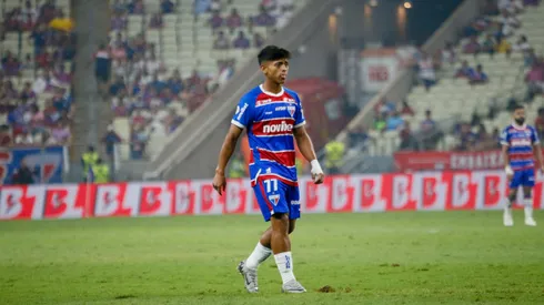 CE - FORTALEZA - 17/07/2024 - BRASILEIRO A 2024, FORTALEZA X VITORIA - Kervin Andrade jogador do Fortaleza durante partida contra o Vitoria no estadio Arena Castelao pelo campeonato Brasileiro A 2024. Foto: Baggio Rodrigues/AGIF