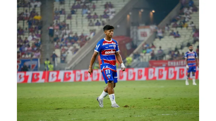 CE - FORTALEZA - 17/07/2024 - BRASILEIRO A 2024, FORTALEZA X VITORIA - Kervin Andrade jogador do Fortaleza durante partida contra o Vitoria no estadio Arena Castelao pelo campeonato Brasileiro A 2024. Foto: Baggio Rodrigues/AGIF