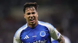 Kaio Jorge, jogador do Cruzeiro, comemora seu gol durante partida contra o Grêmio, pelo Brasileirão Betano. Foto: Gilson Lobo/AGIF.
