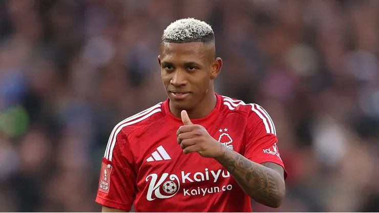 Danilo, meio-campista do Nottingham Forest - Foto: Alex Pantling/Getty Images