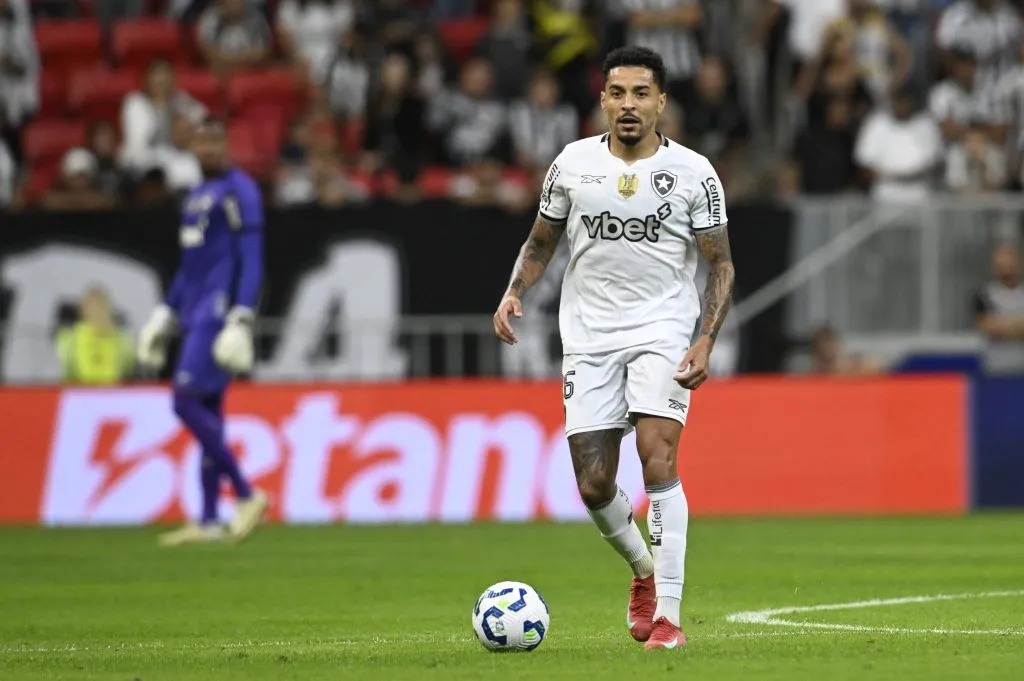Gregore durante partida contra o Vasco, no Mane Garrincha, pelo Brasileirão Betano. Foto: Mateus Bonomi/AGIF