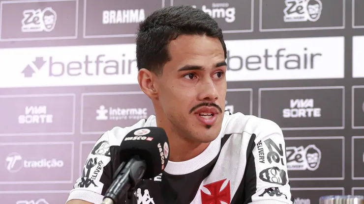 Lucas Oliveira descarta saída do Vasco