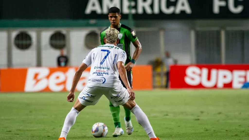 Cauan Barros pelo América. Foto: Fernando Moreno/AGIF