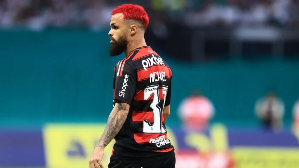 Michael quer deixar o Flamengo para ter mais chances em campo – Foto: Marcello Zambrana/AGIF