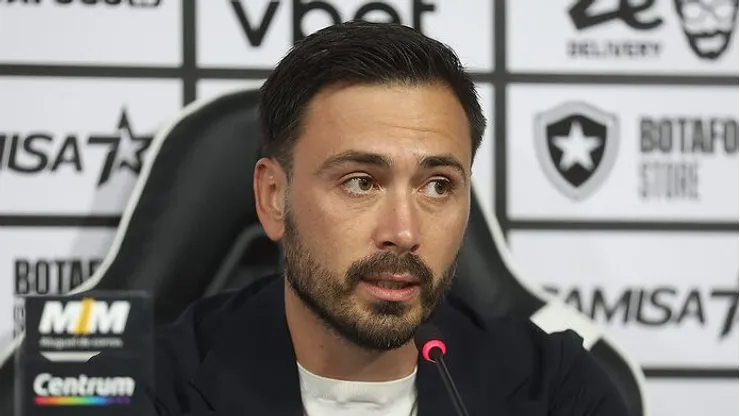 Davide Ancelotti em sua apresentação no Botafogo. Foto: Vitor Silva/Botafogo