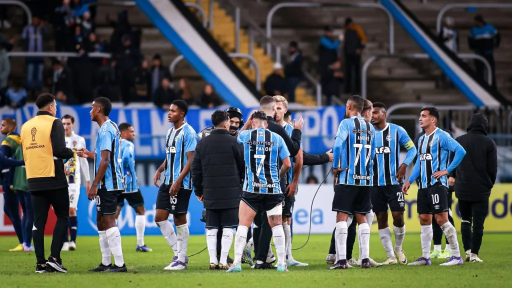 Jogadores do Grêmio após duelo contra o Sportivo Luqueño, pela Sul-Americana – Foto: Maxi Franzoi/AGIF