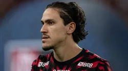 Pedro durante aquecimento antes de partida entre Vasco e Flamengo, no Maracanã, pelo Brasileirão.