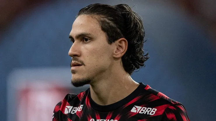 Pedro durante aquecimento antes de partida entre Vasco e Flamengo, no Maracanã, pelo Brasileirão.