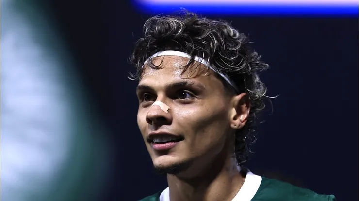 Richard Ríos durante partida contra o São Paulo na Arena Barueri.