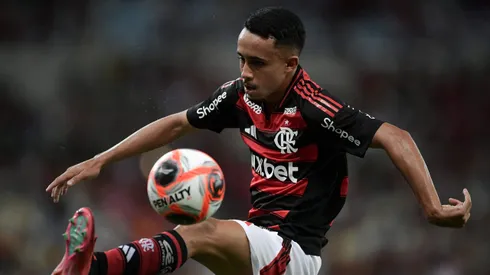 Matheus Gonçalves jogando pelo Flamengo Foto: Thiago Ribeiro/AGIF