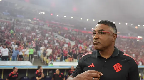 Roger Machado técnico do Internacional durante partida contra o Flamengo no estadio Maracana pelo campeonato Brasileiro A 2025. Foto: Thiago Ribeiro/AGIF