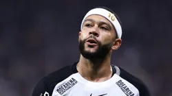 Depay durante partida contra o América de Cali na Neo Química Arena.