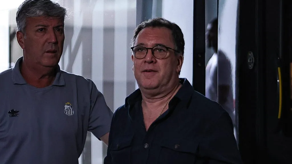 Marcelo Teixeira presidente do Santos durante chegada da equipe para partida contra o Sao Paulo, Foto: Fabio Giannelli/AGIF