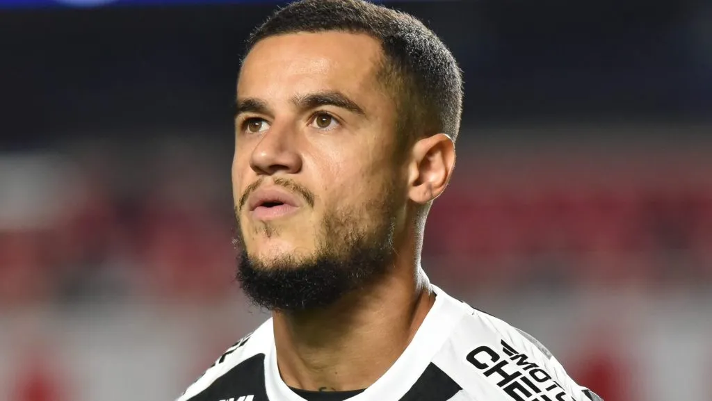 Coutinho não joga contra o Del Valle e Diniz define Garré ou Alex Teixeira como substitutos.