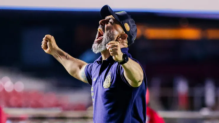 Rafael Guanaes técnico do Mirassol comemora vitória após partida contra o São Paulo - Foto: Fabio Giannelli/AGIF