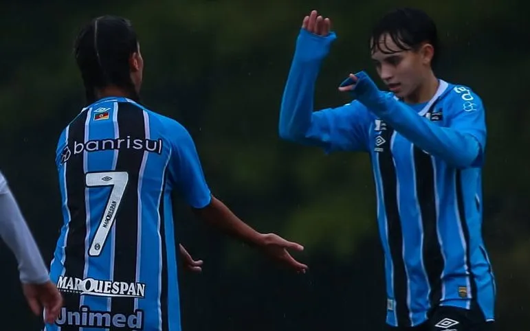 Mosqueteiras comemoram goleada sobre o Criciúma pelo Brasileirão Sub17 e classificação antecipada na competição. Fotos: Divulgação redes sociais/Grêmio