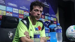 Diniz na coletiva pós-jogo se lamentando. Foto: Dikran Sahagian/Vasco