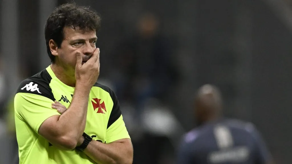 Diniz lamentando. Foto: Mateus Bonomi/AGIF