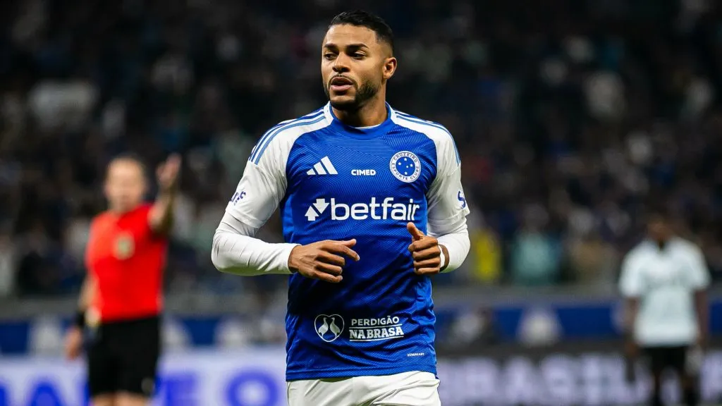 Wanderson se posicionou sobre movimentação do Cruzeiro no mercado – Foto: Fernando Moreno/AGIF