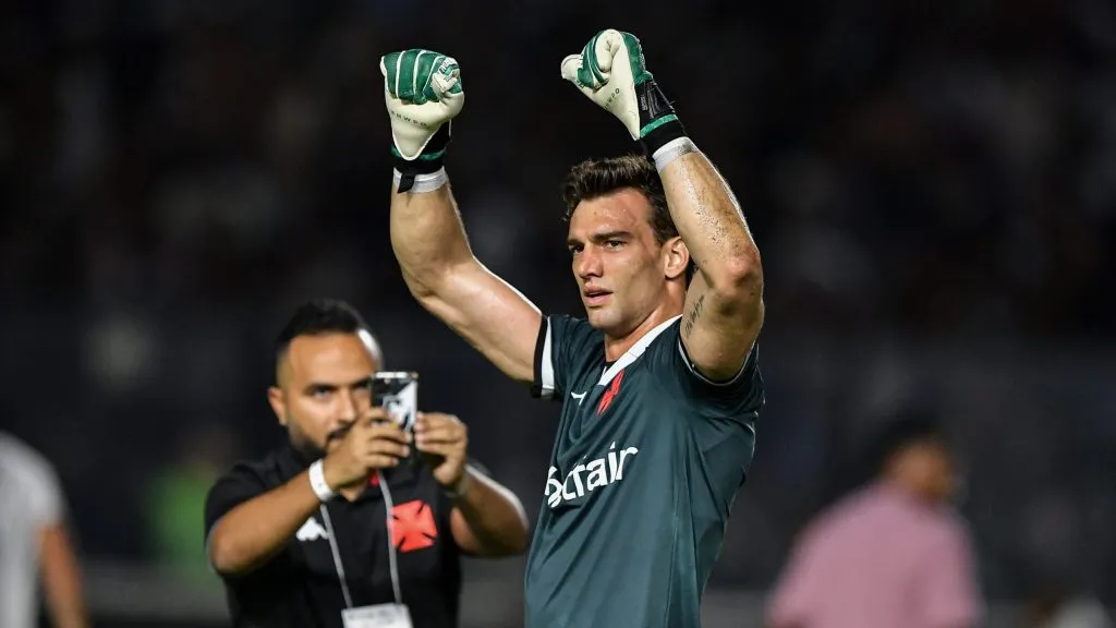 Léo Jardim, goleiro do Vasco. Foto: Thiago Ribeiro/AGIF.