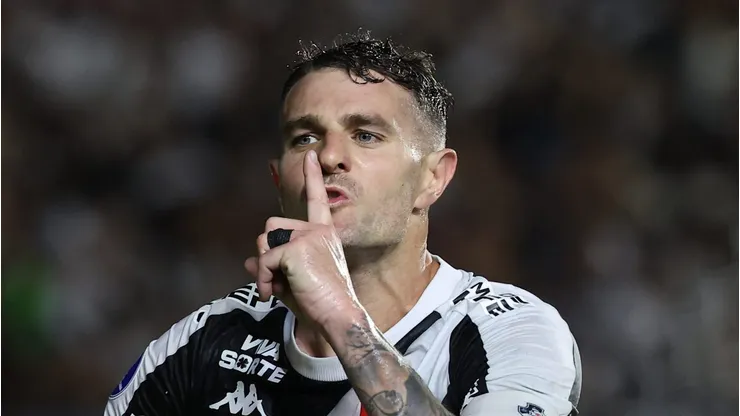 Vegetti comemorando gol diante do Melgar-PER