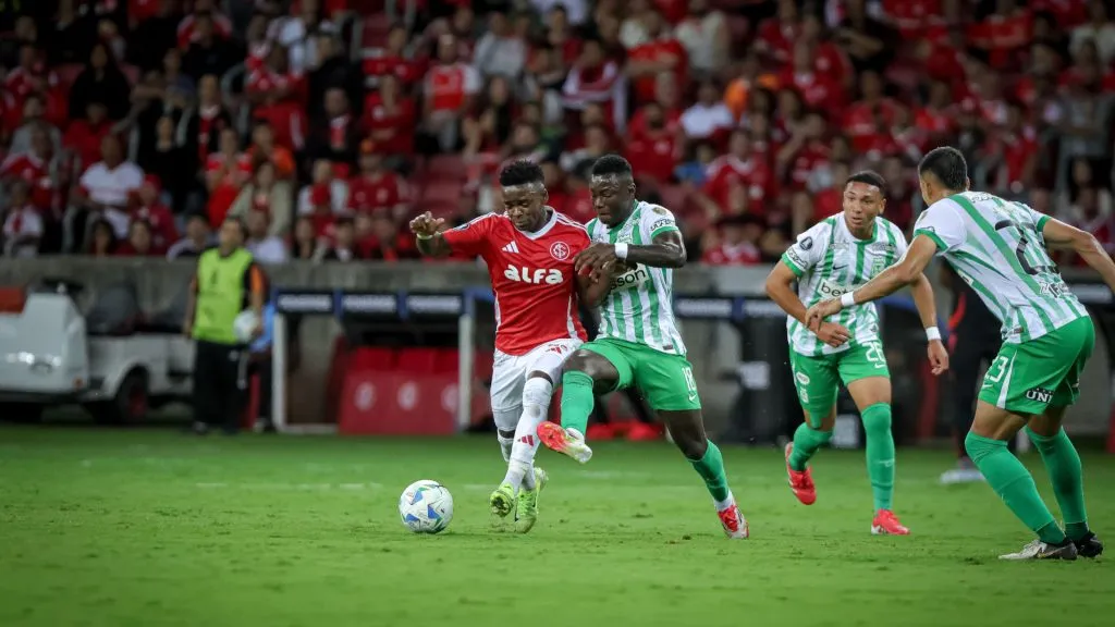Hinestroza em ação pelo Atlético Nacional na Libertadores – Foto: Vinicius Molz Schubert/AGIF