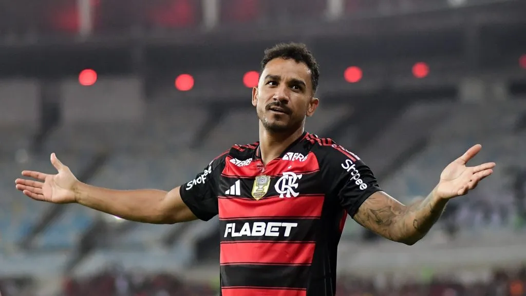 Danilo, ex-Santos, pelo Flamengo. Foto: Thiago Ribeiro/AGIF
