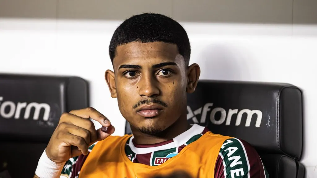 John Kennedy se posiciona sobre retorno no Fluminense