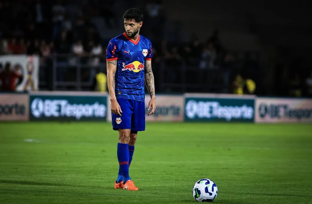 SP – BRAGANCA PAULISTA – 18/05/2025 – BRASILEIRO A 2025, BRAGANTINO X PALMEIRAS – Juninho Capixaba jogador do Bragantino durante partida contra o Palmeiras no estadio Cicero De Souza Marques pelo campeonato Brasileiro A 2025. Foto: Fabio Giannelli/AGIF