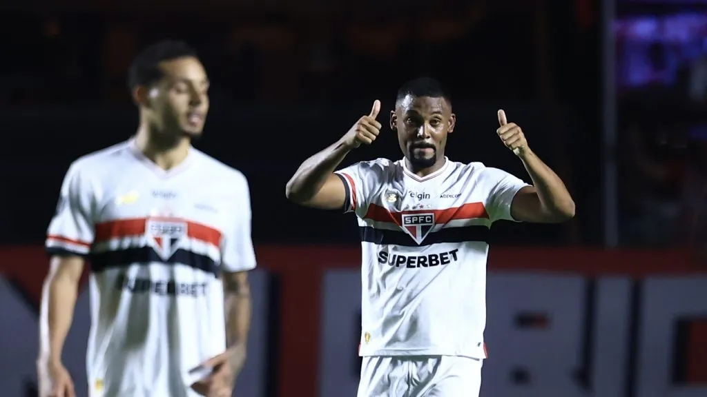 Sabino em ação jogando pelo São Paulo