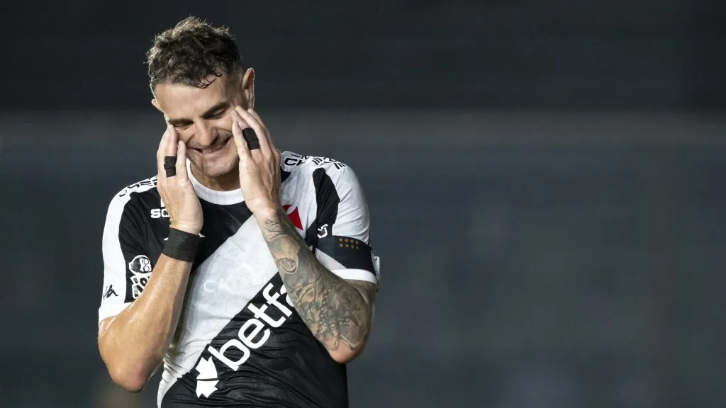 Vegetti, atacante do Gigante da Colina. Foto: Jorge Rodrigues/AGIF.