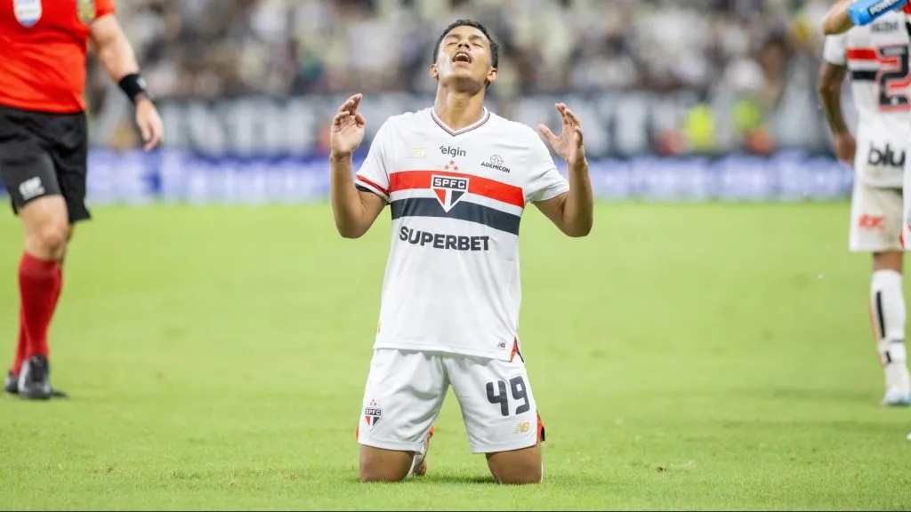 Ryan Francisco atuando pelo São Paulo